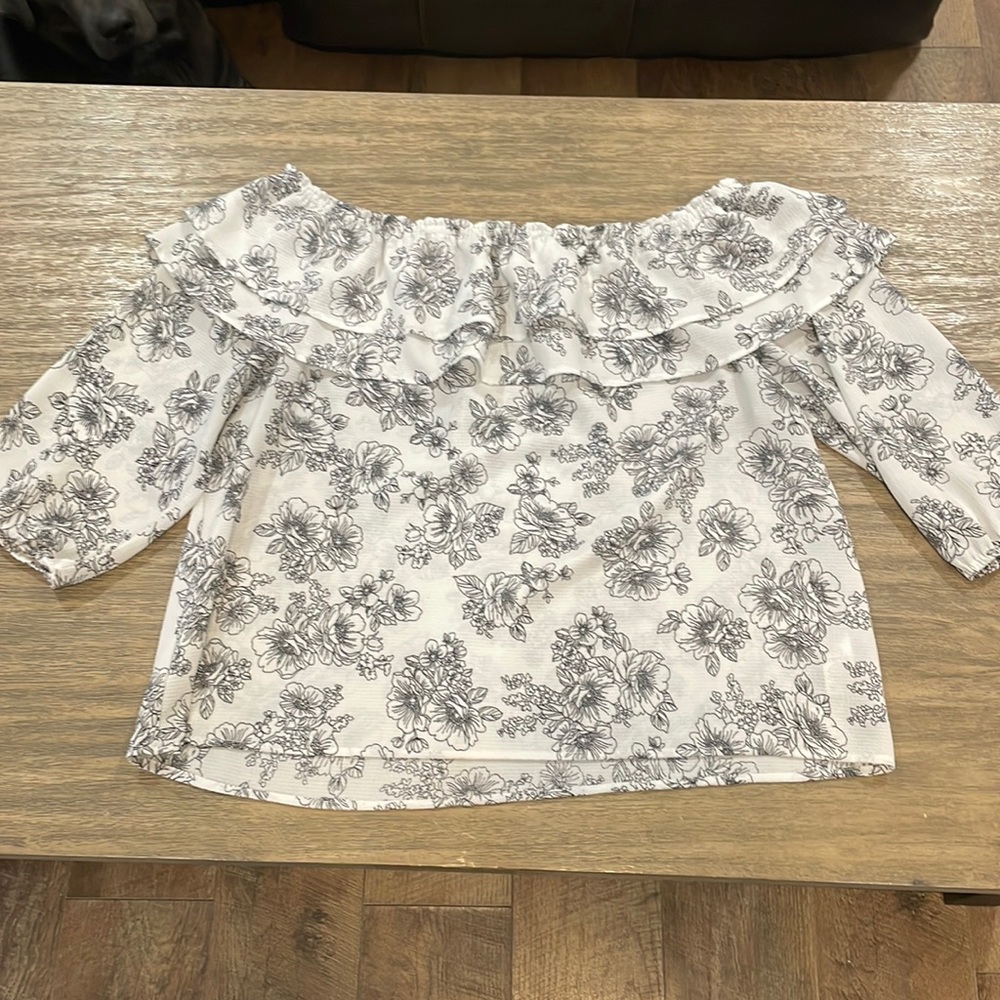 Maurice’s blouse - large - off shoulder